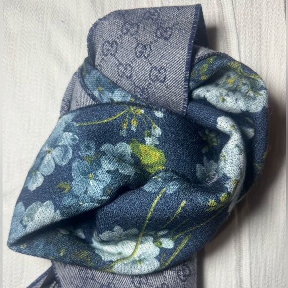 Auth Gucci Blue Floral GG Blooms Hydrangea Double Sided GG Jacquard Wool Scarf - Picture 11 of 16